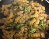 A picture of step 8 of Chicken, bacon and broccoli carbonara- slimming world friendly! :).