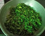 A picture of step 1 of Spinach Chickpea Flour Chamchamiya.