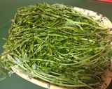 Foto del paso 1 de la receta: Espárragos silvestres con miga de pan y huevo frito