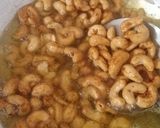 Foto langkah ke 3 dari resep Kacang Mede Goreng.