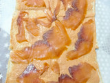 Arrollado de pan molde relleno de salmón ahumado y palmitos