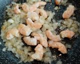 Foto del paso 2 de la receta: Cintas de pasta fresca con langostinos y almejas