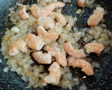 Foto del paso 2 de la receta: Cintas de pasta fresca con langostinos y almejas