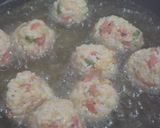 Foto langkah ke 2 dari resep Bola-bola Nasi Mozzarella.