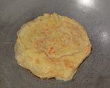 Foto langkah ke 4 dari resep Telur Dadar Wortel.