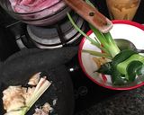 Foto langkah ke 1 dari resep Cumi Teropong Kuah Kuning Pedas.