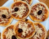 صورة لخطوة 4 من وصفة ميني بيتزا 🍕🍕🍕🍕