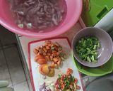 Foto langkah ke 1 dari resep Cumi pete sambel ijo daun jeruk.