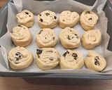 Mascarpone krémmel töltött aszalt szilvás kelt csigák recept fázis 7 fotója