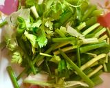 Hình bước làm 1 của món Bún bò xào củ hành