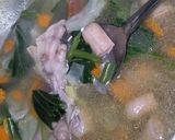 Foto langkah ke 4 dari resep Sup ayam sosis.