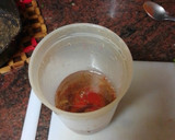 Foto del paso 2 de la receta: Muslos de pollo asados en freidora de aire con papas arrugas y mojo de pimiento