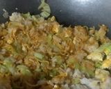 Foto langkah ke 3 dari resep Nasi Goreng Mie.