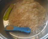 A picture of step 1 of Macroni pizza.