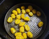 Foto del paso 5 de la receta: Ñoquis con curry tipo chizitos