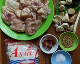 Foto langkah ke 1 dari resep Ayam Goreng Kremes.