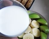 A picture of step 4 of Apple Banana Cereal Bowl.