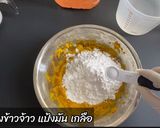 รูปขั้นตอนการทำที่ 1 ของ ขนมเปียกปูนฟักทอง กะทิสด