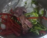 Foto del paso 2 de la receta: Pollo dorado, al vino y ajo con papas