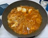 Foto langkah ke 5 dari resep Kimchi Jjigae/Soup.