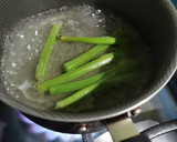 Foto del paso 7 de la receta: Medallón de res con costra de chapulínes y chiles secos