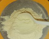 A picture of step 5 of Chocolate and Vanilla Conchas.