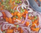 A picture of step 1 of Small vegetable rice with grilled meat souce da mango juice.