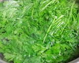 Hình bước làm 1 của món Canh rau tần ô nấu tôm khô