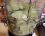 Foto del paso 2 de la receta: Licuado detox de pepino, apio y jengibre