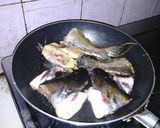 Foto langkah ke 2 dari resep Ikan patin (wagal) bumbu kuning ala pawonq...