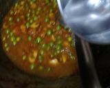 A picture of step 6 of Mushroom Matar curry.