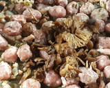 Foto del paso 5 de la receta: Fideos al horno con albóndigas y huevos de codorniz