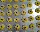Foto langkah ke 3 dari resep Kue Semprit Susu 3 Bahan.