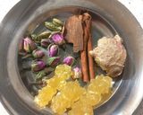 عکس مرحله 1 از دستور دمنوش زنجبیل و گل محمدی