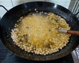Foto langkah ke 4 dari resep Kacang Bawang Renyah.