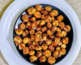 A picture of step 4 of Masala Gurh Makhana /Foxnut.