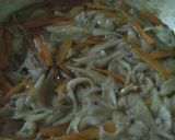 Foto langkah ke 4 dari resep Jamur Wortel Saus Tiram, Tanpa Minyak.