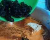 Foto del paso 5 de la receta: Caldo Rojo de Pollo con Pasas 🍲