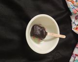 A picture of step 7 of Oreo Chocobar Ice cream.