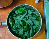Foto langkah ke 1 dari resep Oseng Daun Singkong.