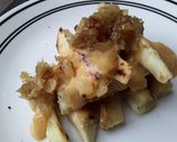 Foto del paso 6 de la receta: Bastones de yuca en salsa y cebolla caramelizada🌰🍅🍯!!!