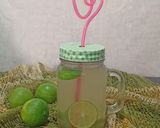 A picture of step 2 of Honey and Lemon detox juice.