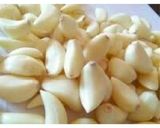 A picture of step 1 of Garlic pickle.