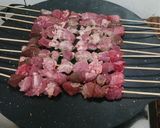 Foto langkah ke 2 dari resep Sate Kambing Bakar Teflon.