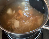 Foto del paso 8 de la receta: Cazuela de merluza y langostinos con su caldo