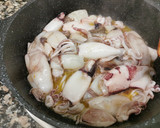 Foto del paso 3 de la receta: Calamars amb salsa americana i ametlles