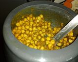A picture of step 1 of Chole puri.