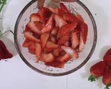 A picture of step 1 of Yumy strawberry and cream pudding iftar special.