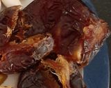 A picture of step 2 of Vegan Noseberry Dates Shake.