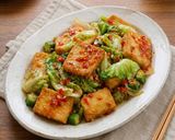 Foto langkah ke 4 dari resep Tumis Tahu Pedas Okra & Lettuce.